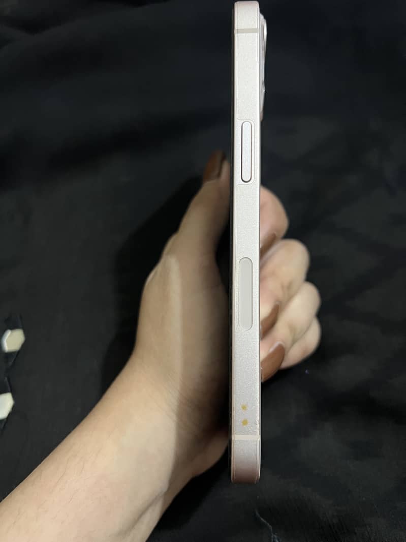 Apple iPhone 13 2
