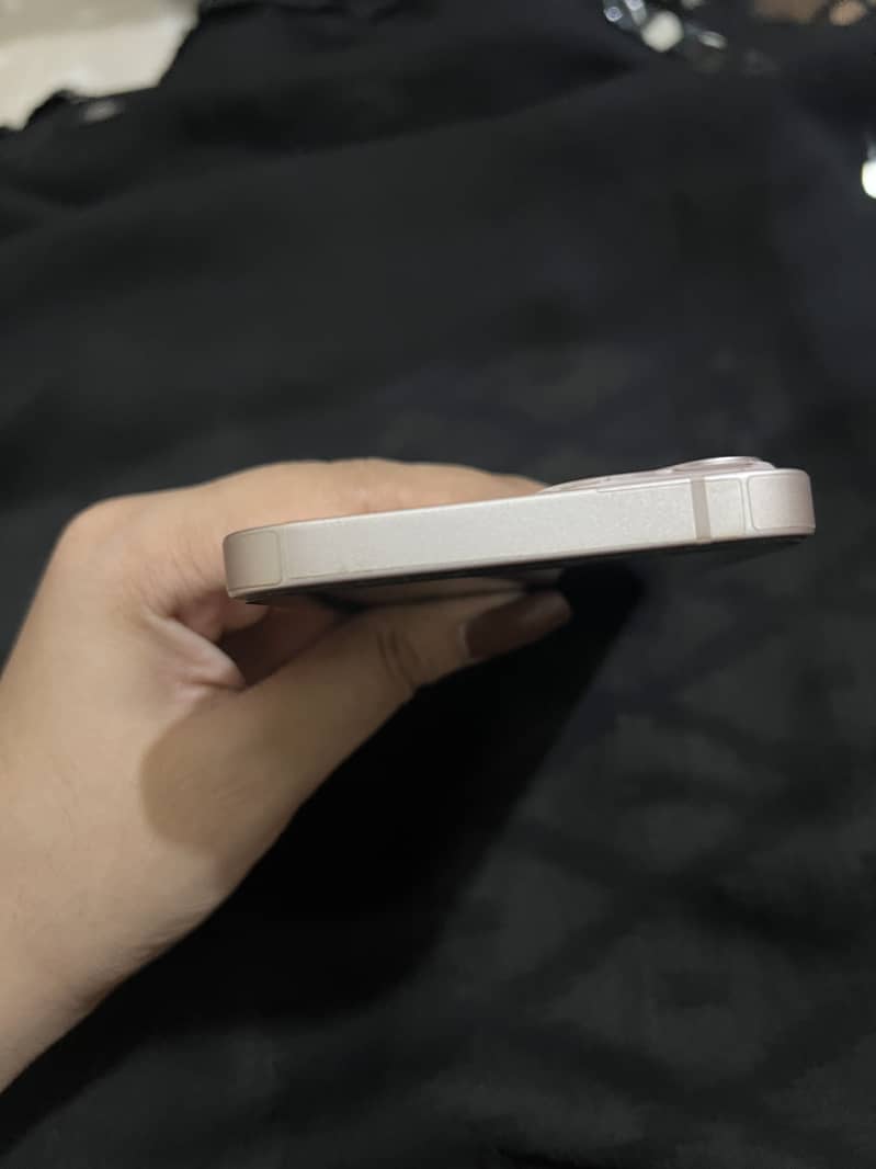 Apple iPhone 13 4
