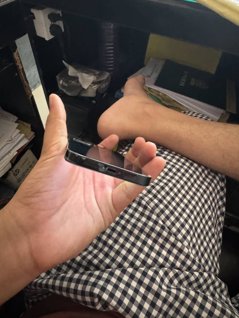 Apple iPhone 13 6