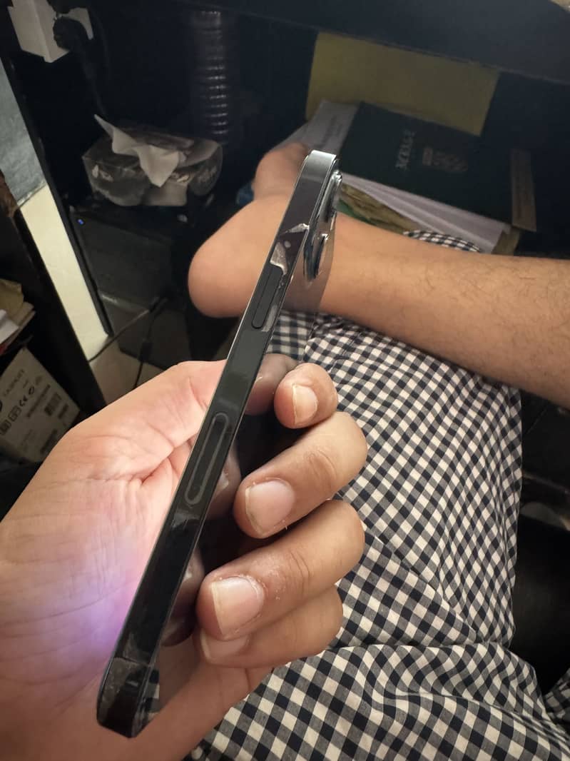 Apple iPhone 13 7
