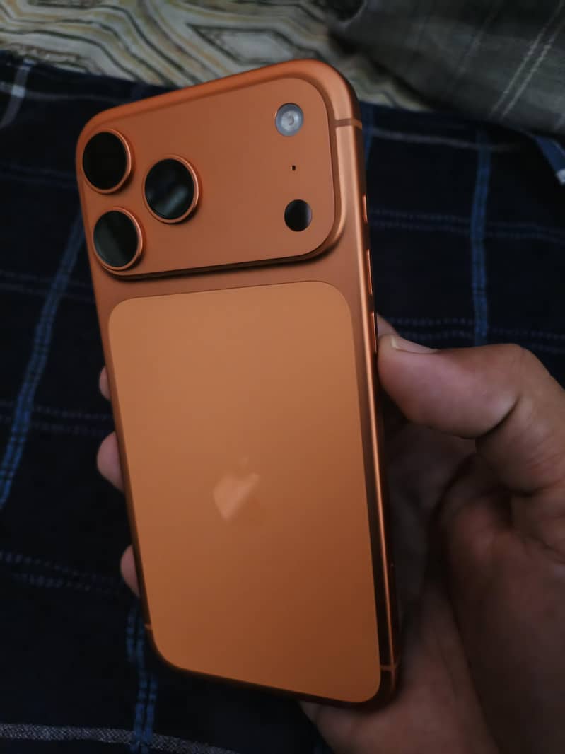 Apple iPhone 17 Pro Max 4