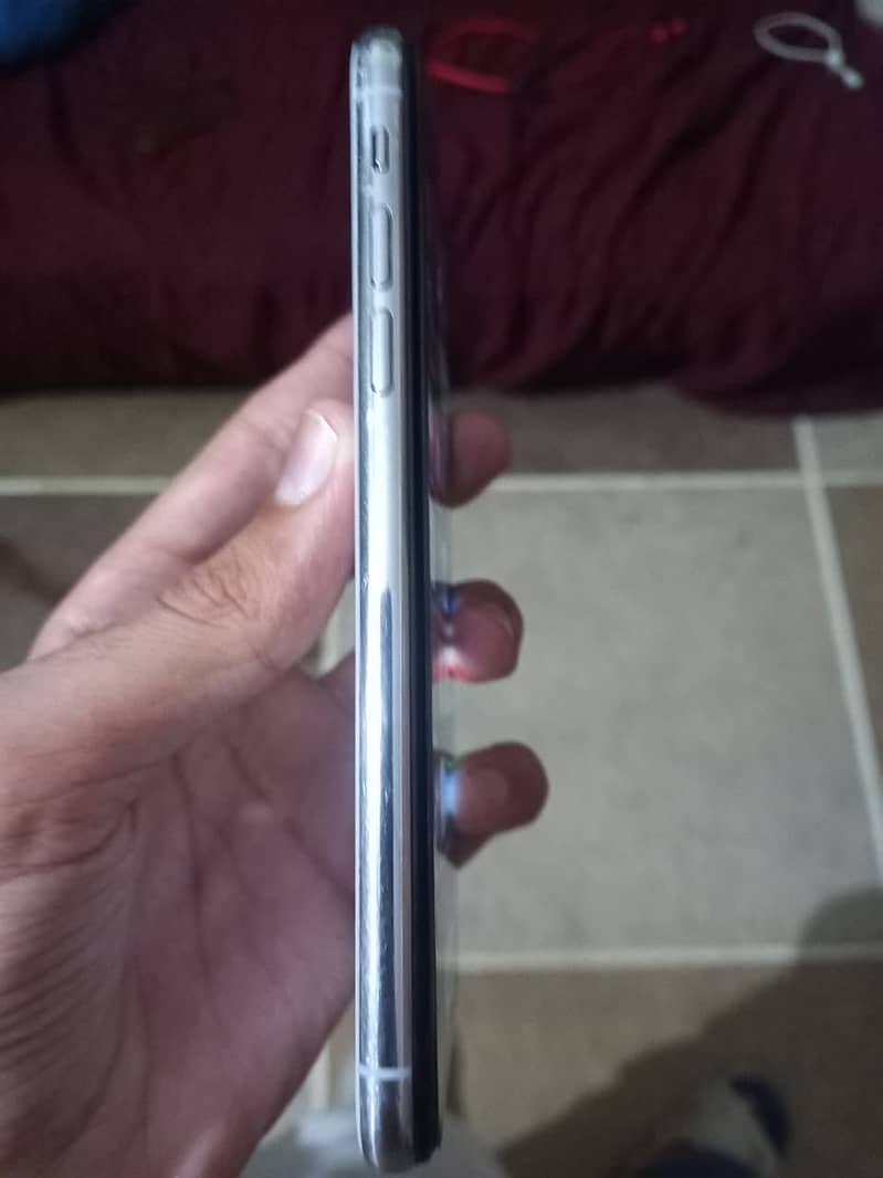 Apple iPhone X 3