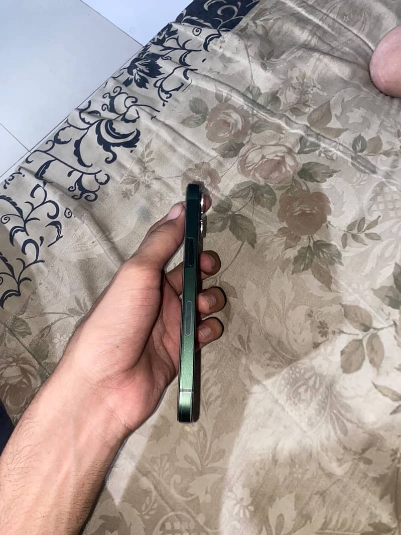 Apple iPhone 13 3
