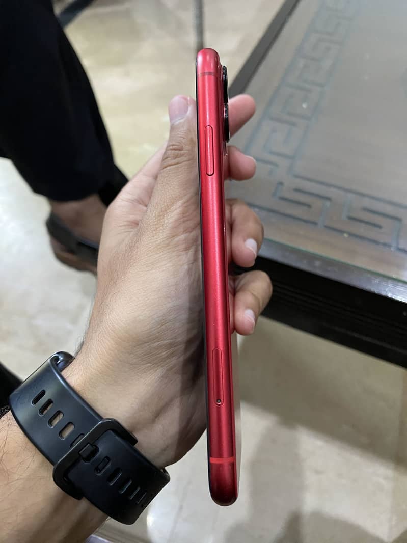 Apple iPhone 11 4