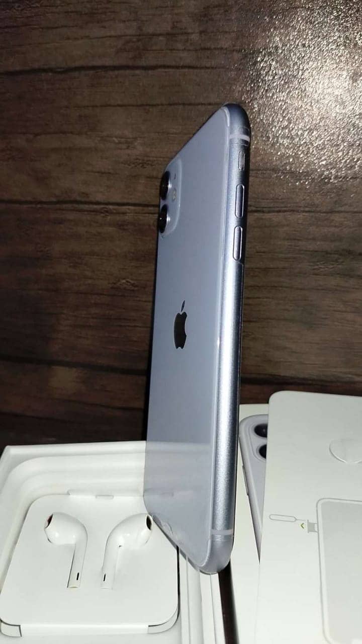 Apple iPhone 11 4