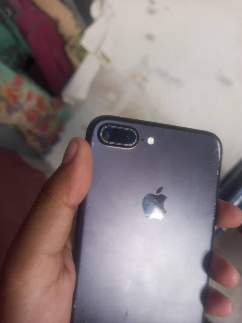 Apple iPhone 7 Plus 0