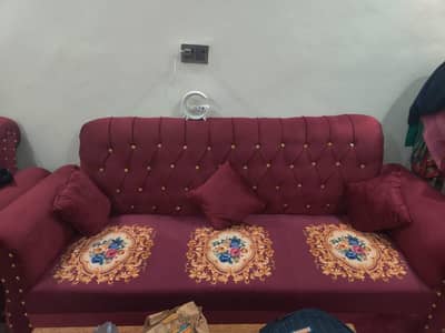 sofa set read caption?