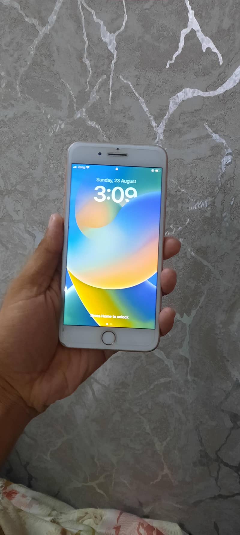 Apple iPhone 8 Plus 4