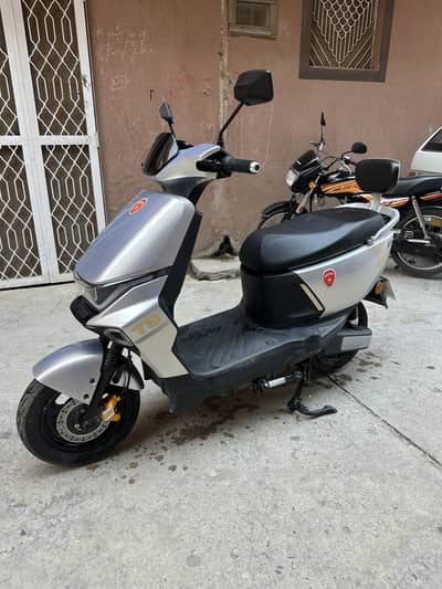 Metro T9 Sports Electric Scooter With Lithiumion Battery 2026 Model