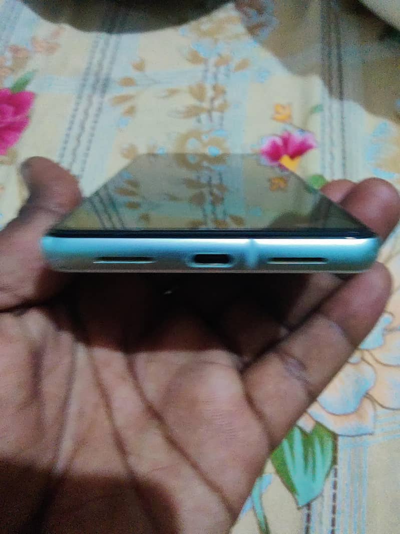 Google Pixel 7 4