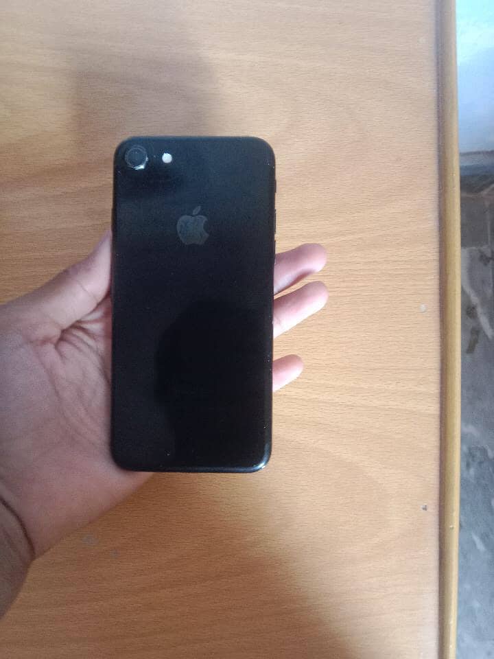 Apple iPhone 7 2