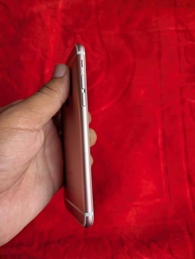 Apple iPhone 6S 4