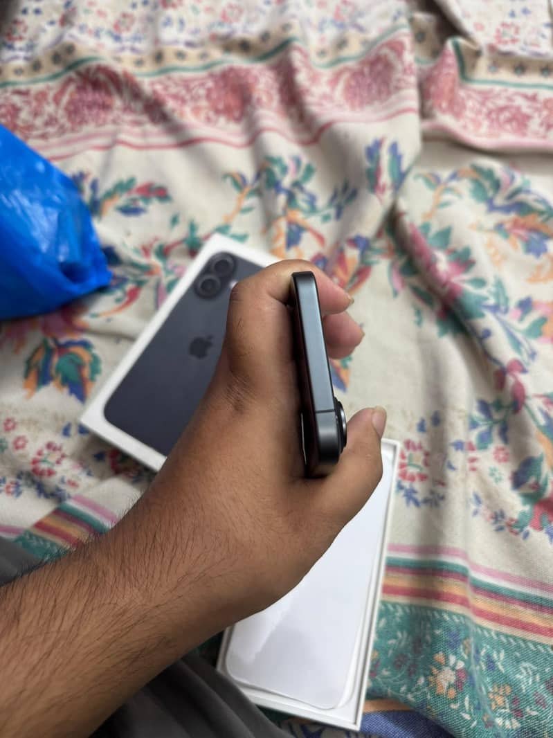 Apple iPhone 17 5