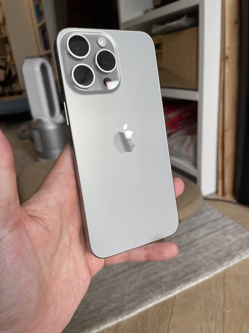 iPhone 15 pro Max 0