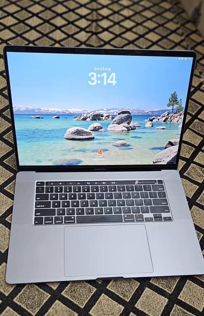 MacBook Pro 16-inch 2019 | i7 | 32GB RAM | 1TB SSD | Like New