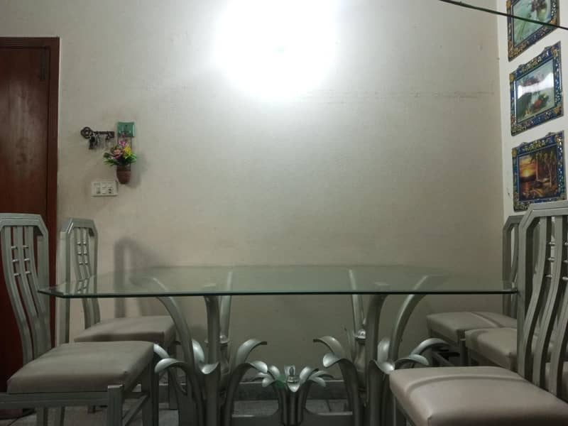 Dining table 0