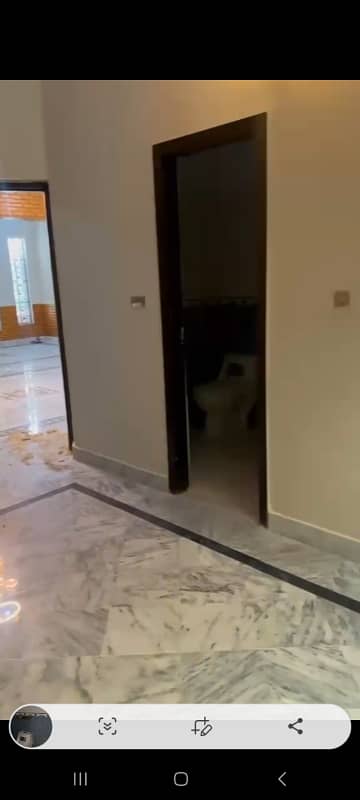 G11UPPER PORTION FOR RENT CONER HOUSE PRIME LOCATION