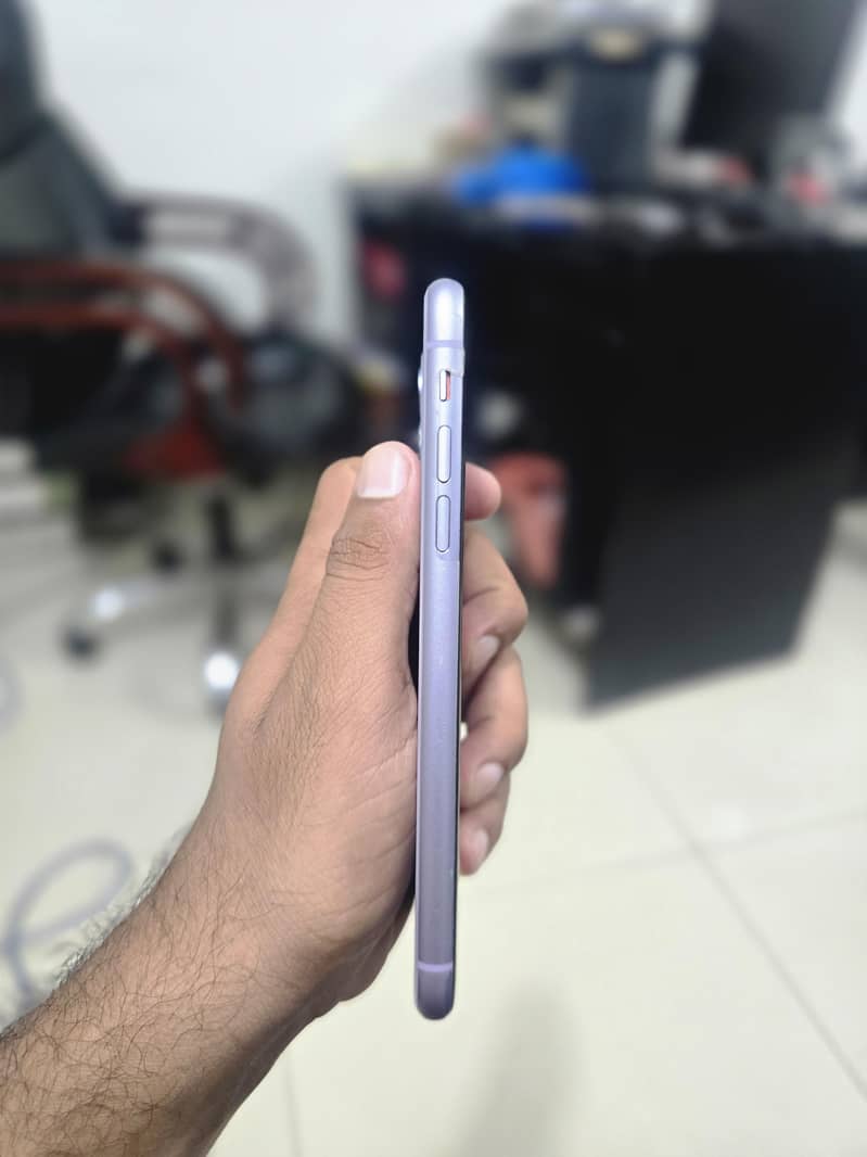 Apple iPhone 11 4