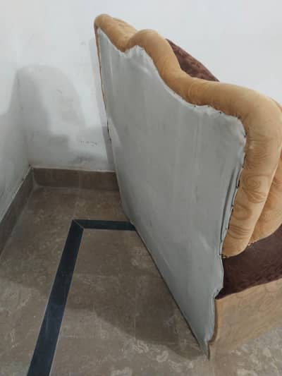 Sofa all ok pic ma dakh sakhta