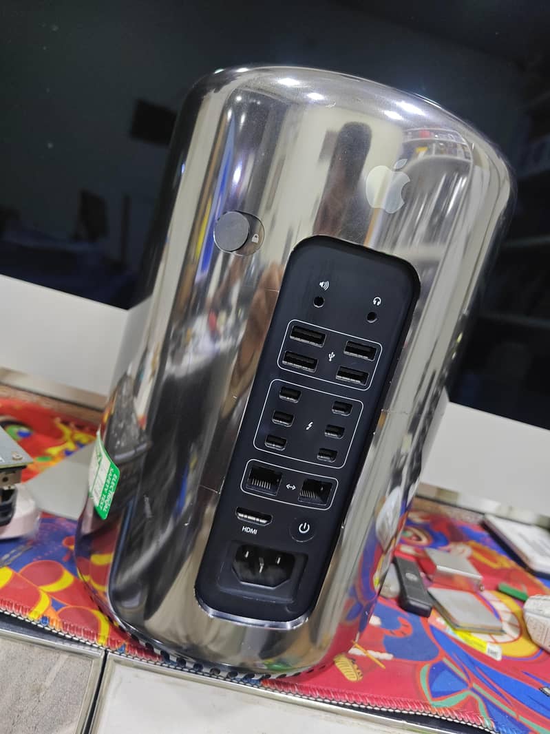 Apple MacPro 2013 Cylinder E5 1650 V2 Processor 1