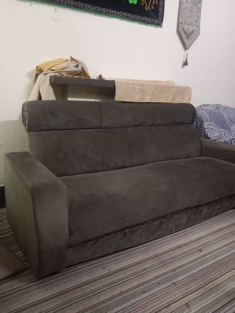 5 seater sofa set. 4
