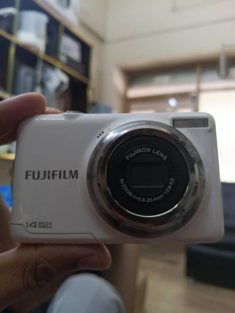Fujifilm JV 300 14 Megapixels digital camera 0