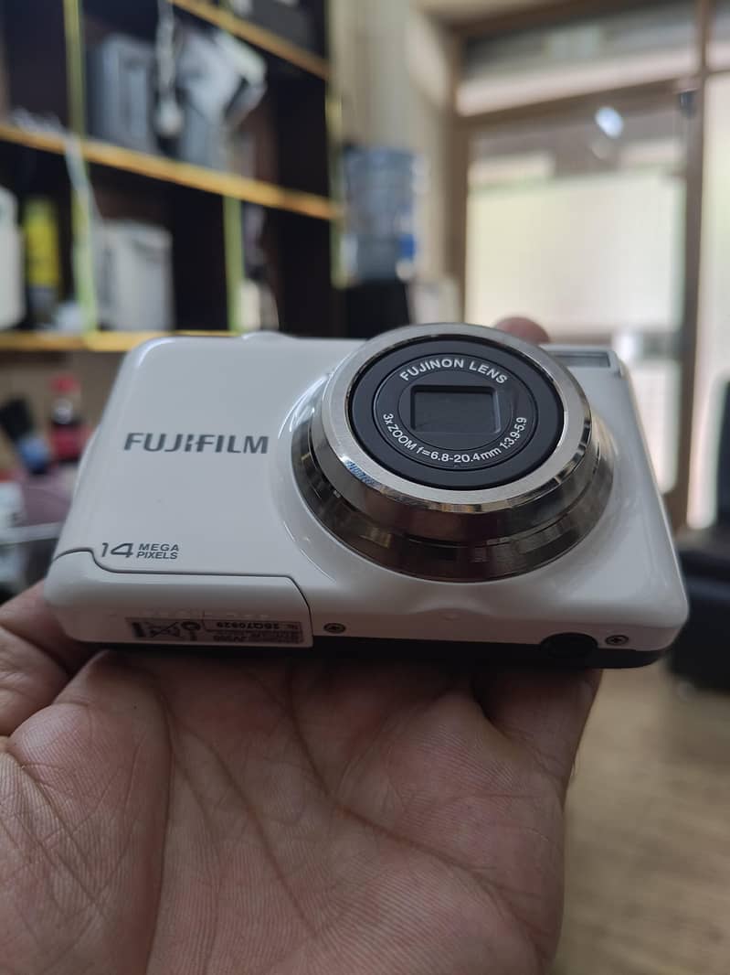 Fujifilm JV 300 14 Megapixels digital camera 1