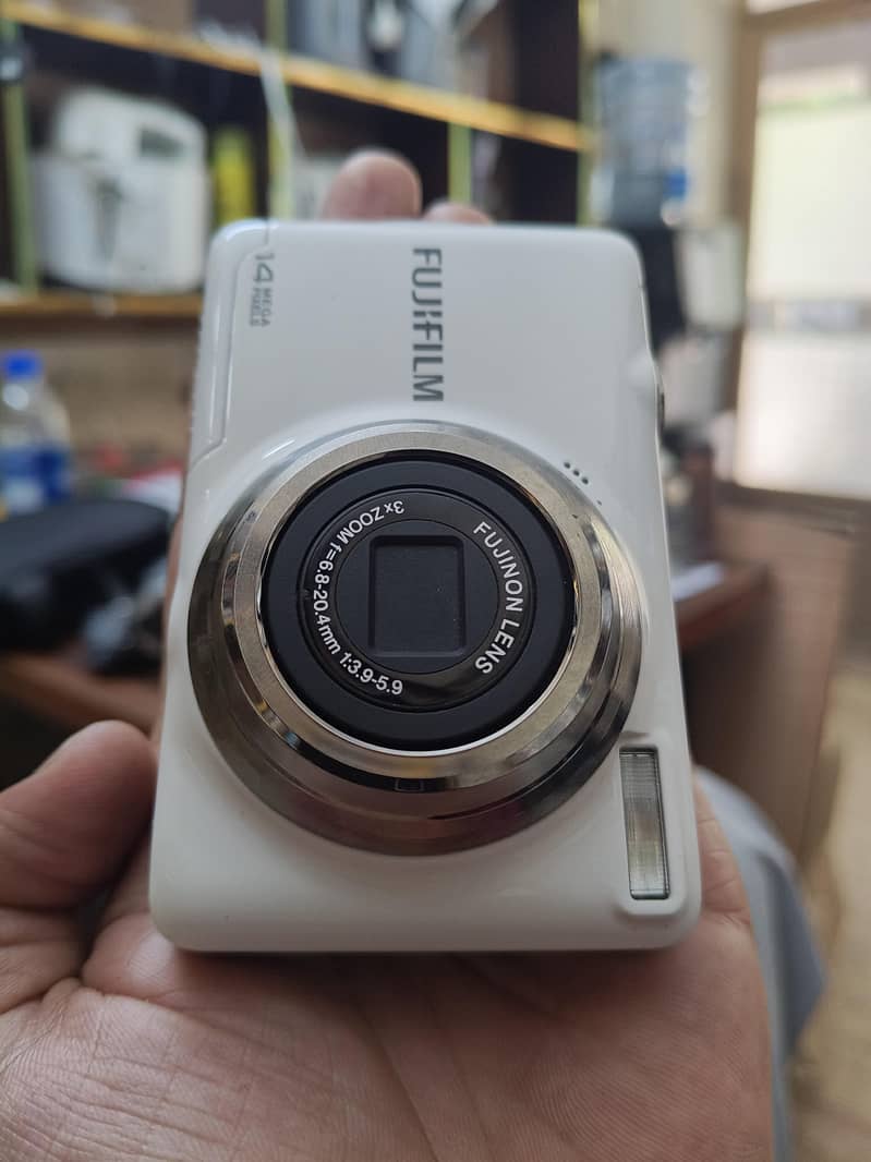Fujifilm JV 300 14 Megapixels digital camera 2