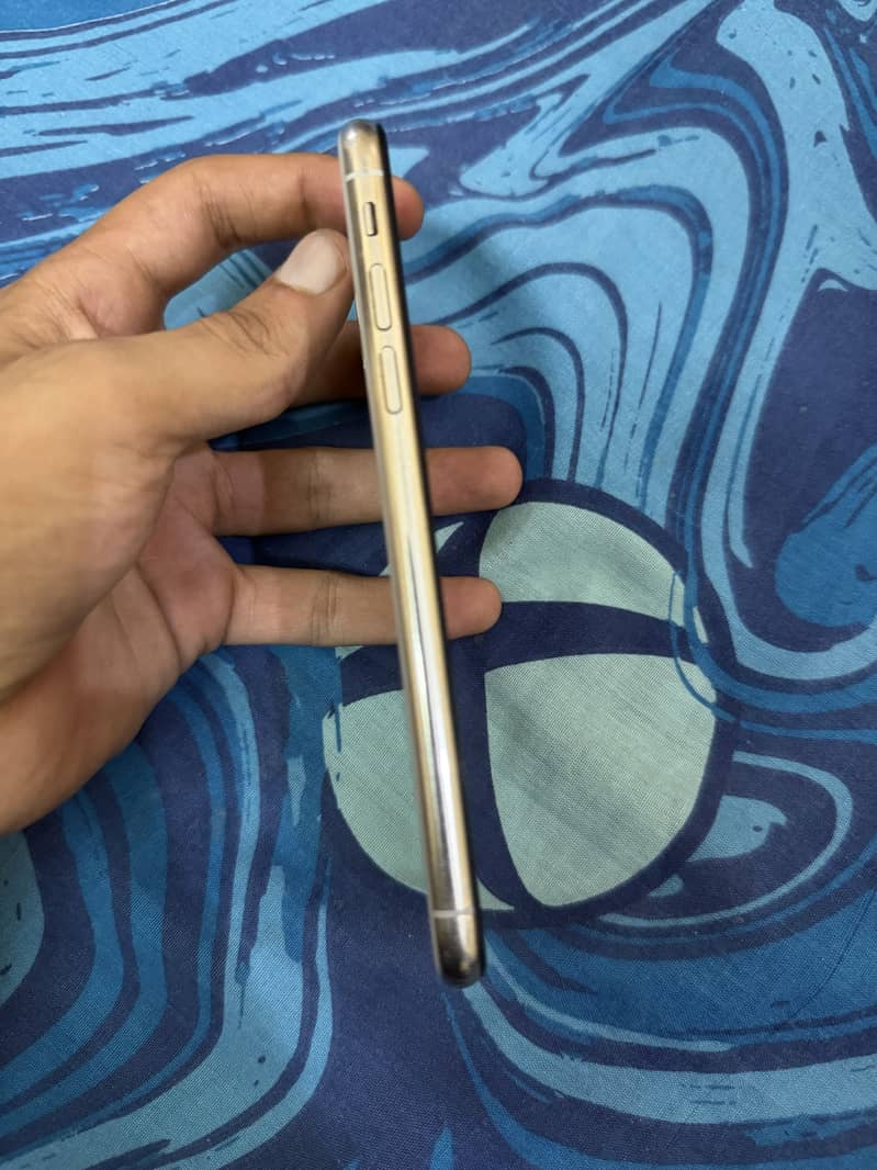 Apple iPhone XS 3