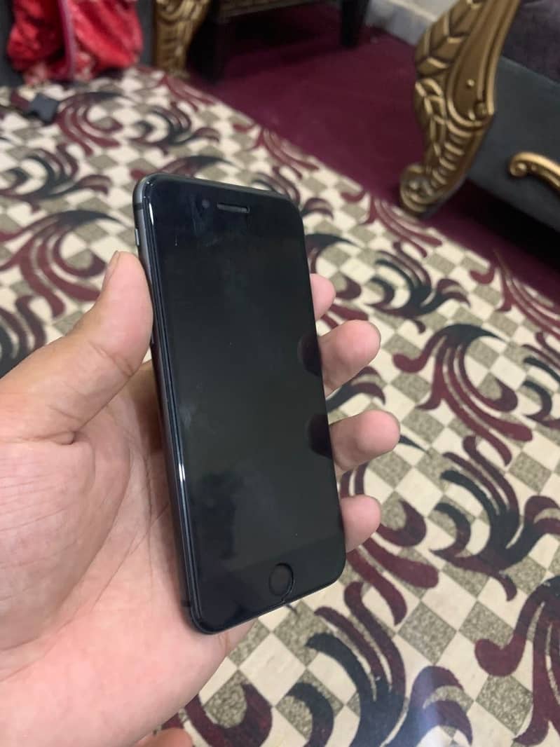 Apple iPhone 8 1