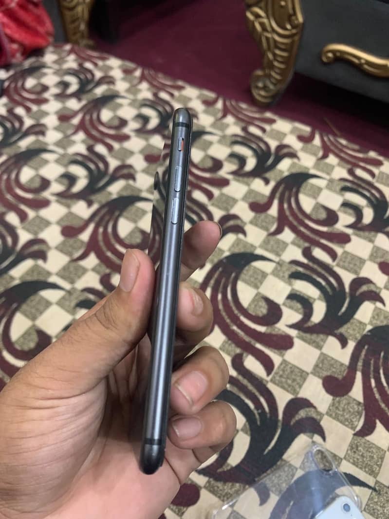 Apple iPhone 8 4