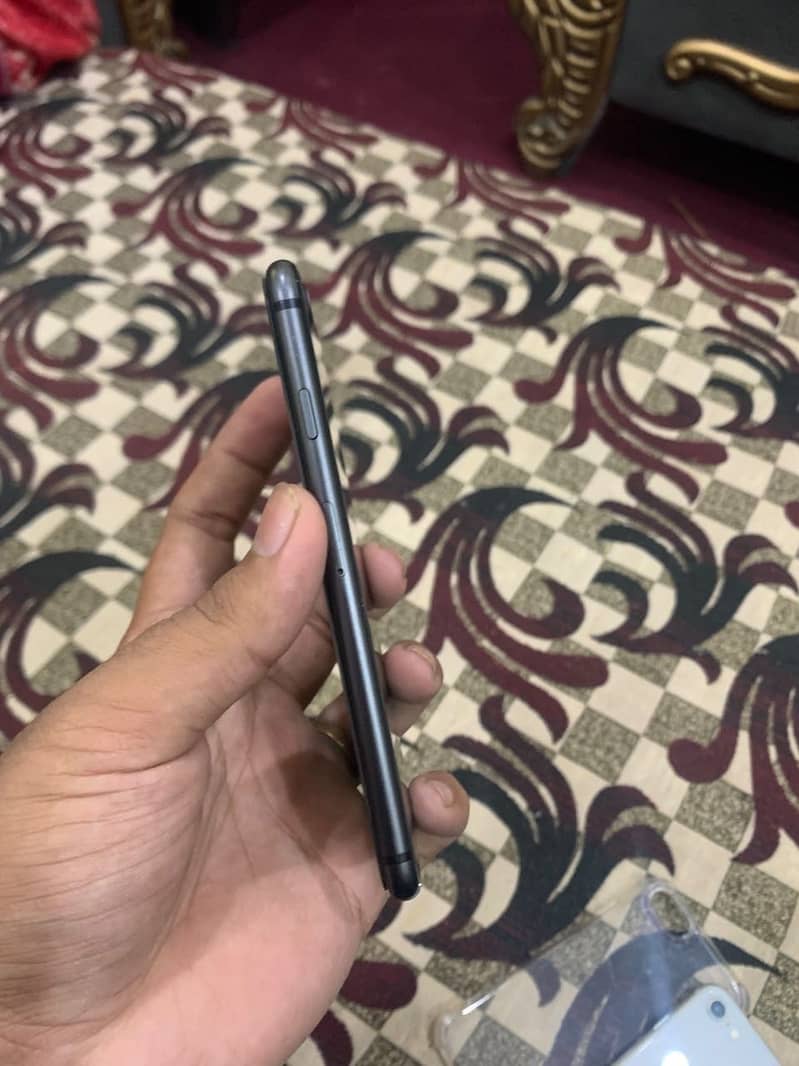 Apple iPhone 8 5