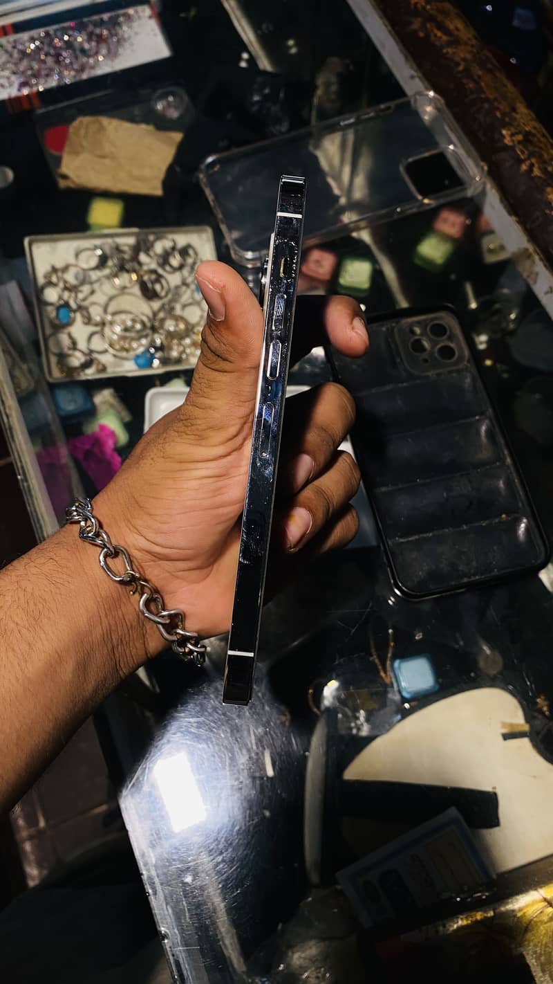 iPhone 13 Pro Max 4