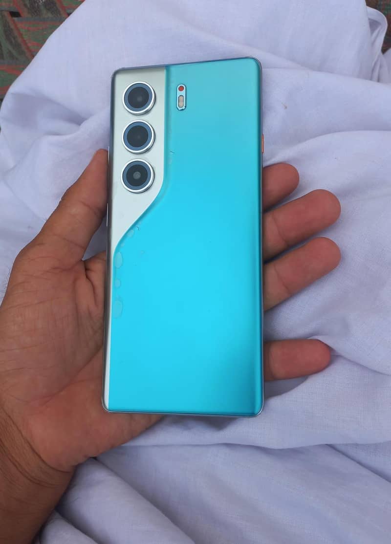 Tecno CAMON 40 Pro 0