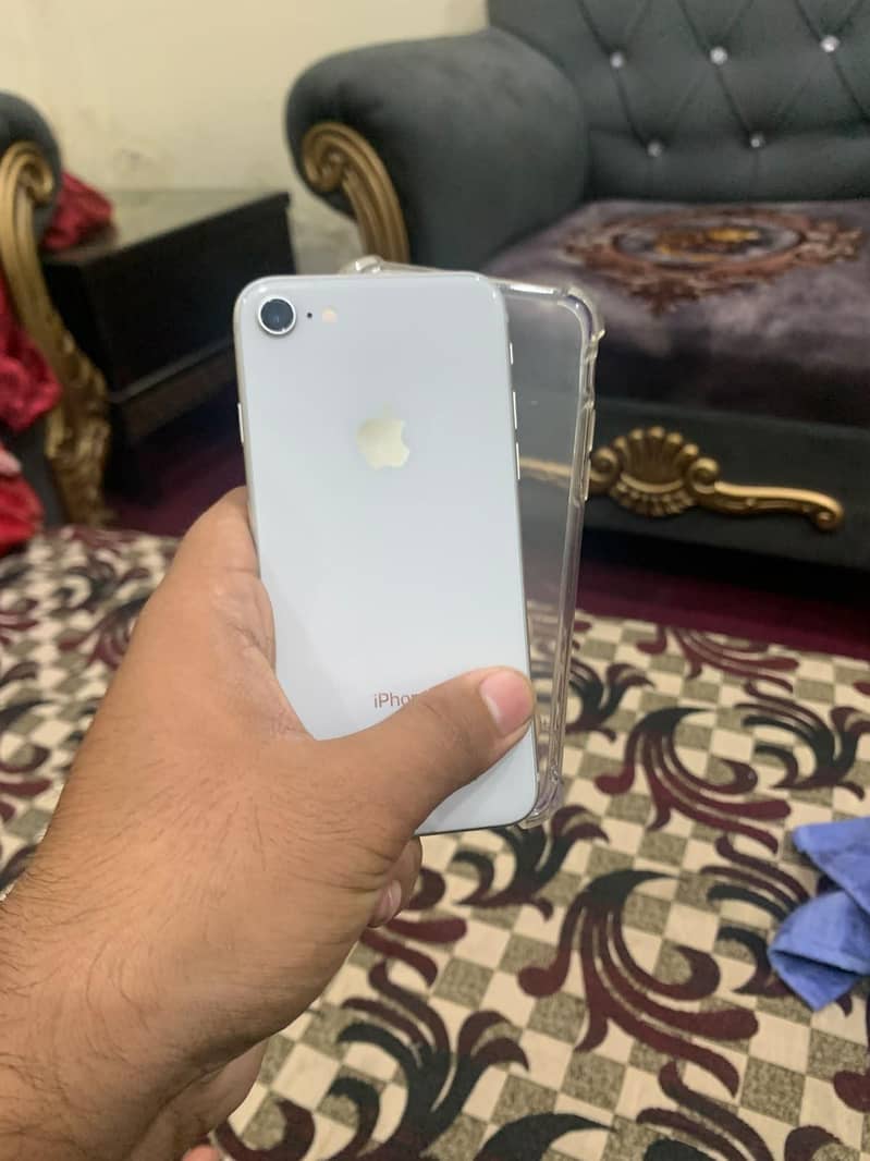 Apple iPhone 8 1