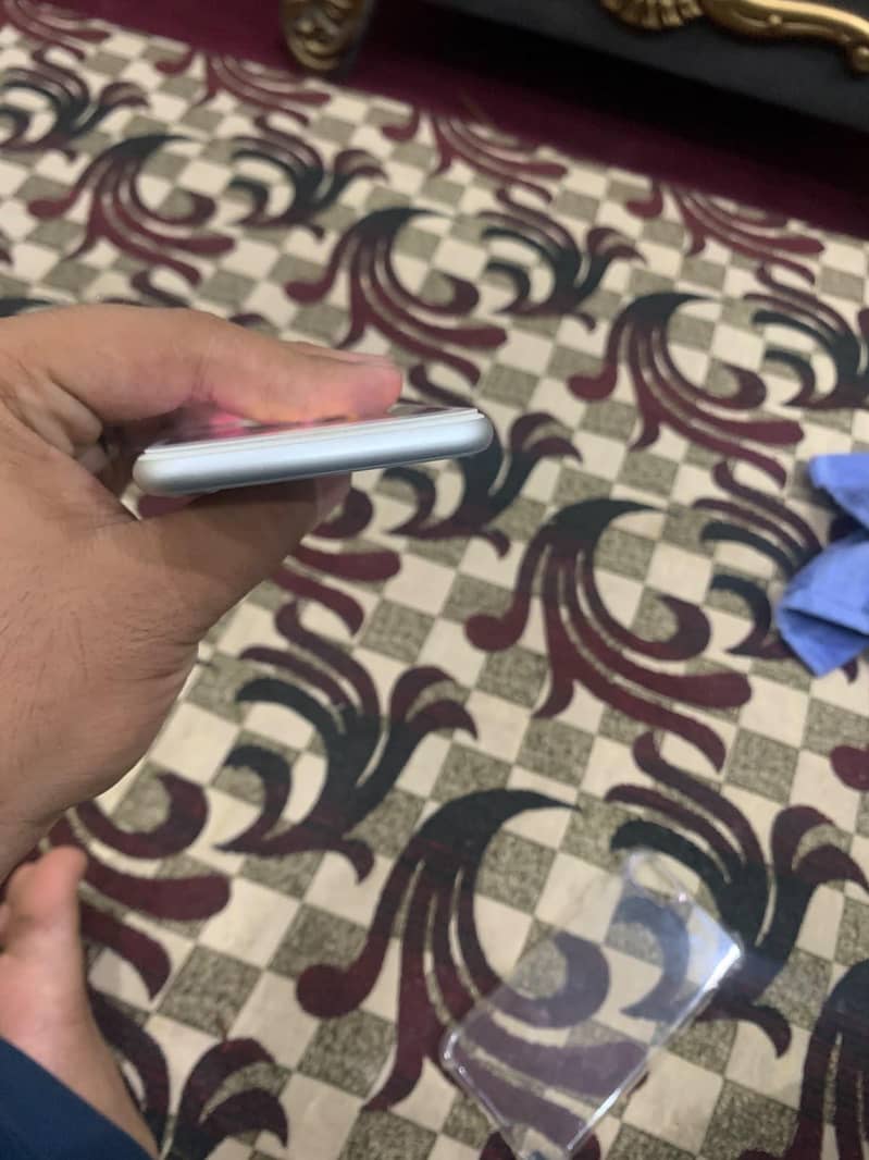 Apple iPhone 8 4