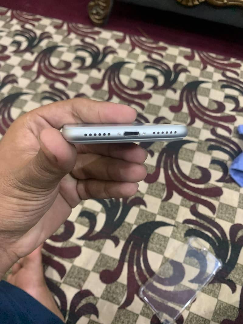 Apple iPhone 8 6