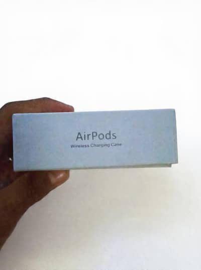 apple ear buds available 4 left