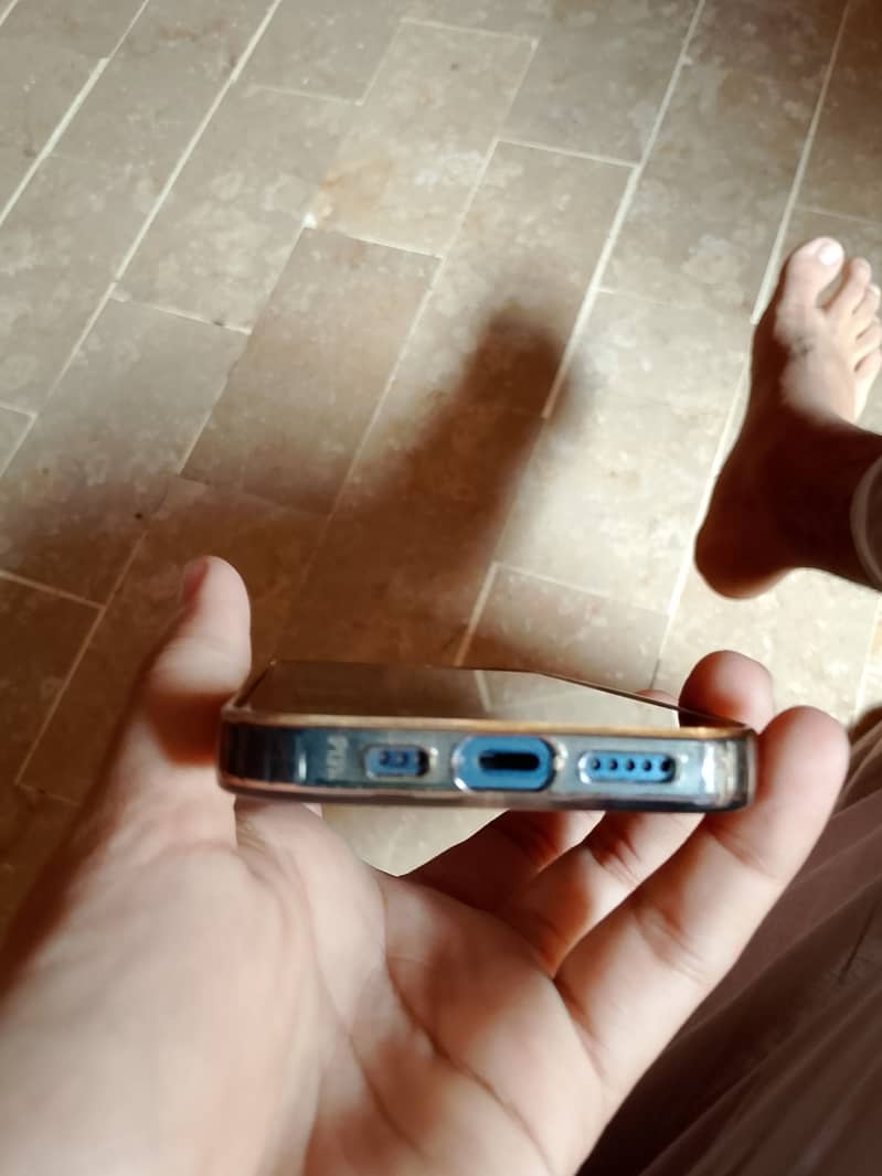 Apple iPhone 13 7