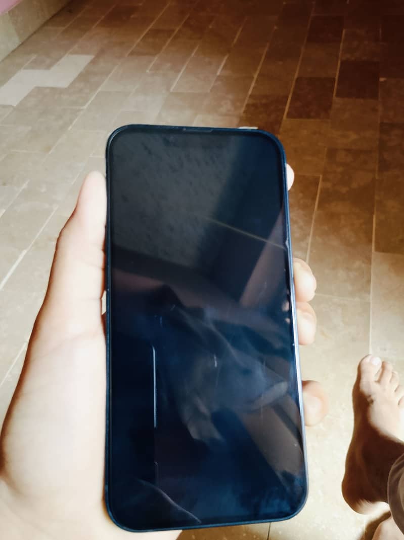 Apple iPhone 13 8