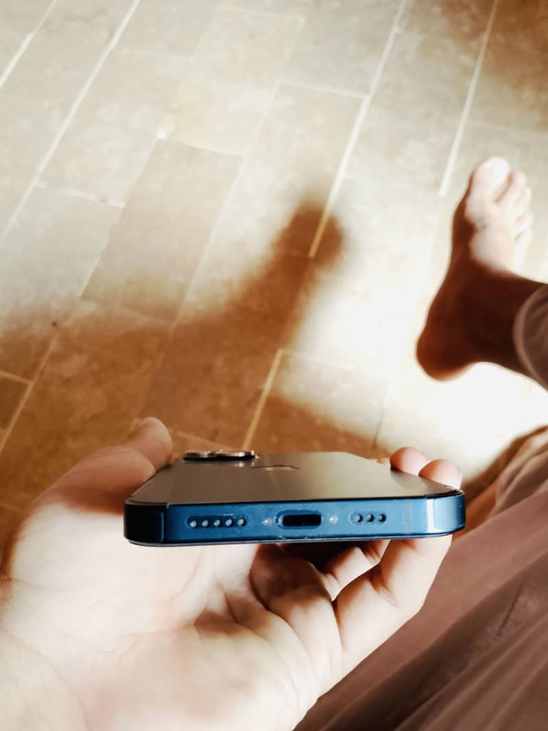 Apple iPhone 13 9