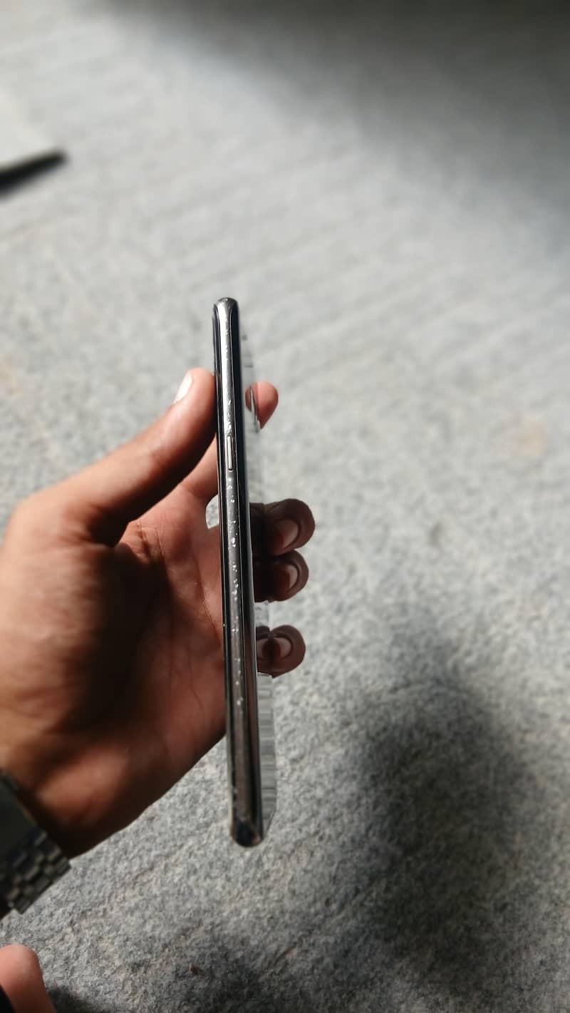 Samsung Mobile S8 Plus 3