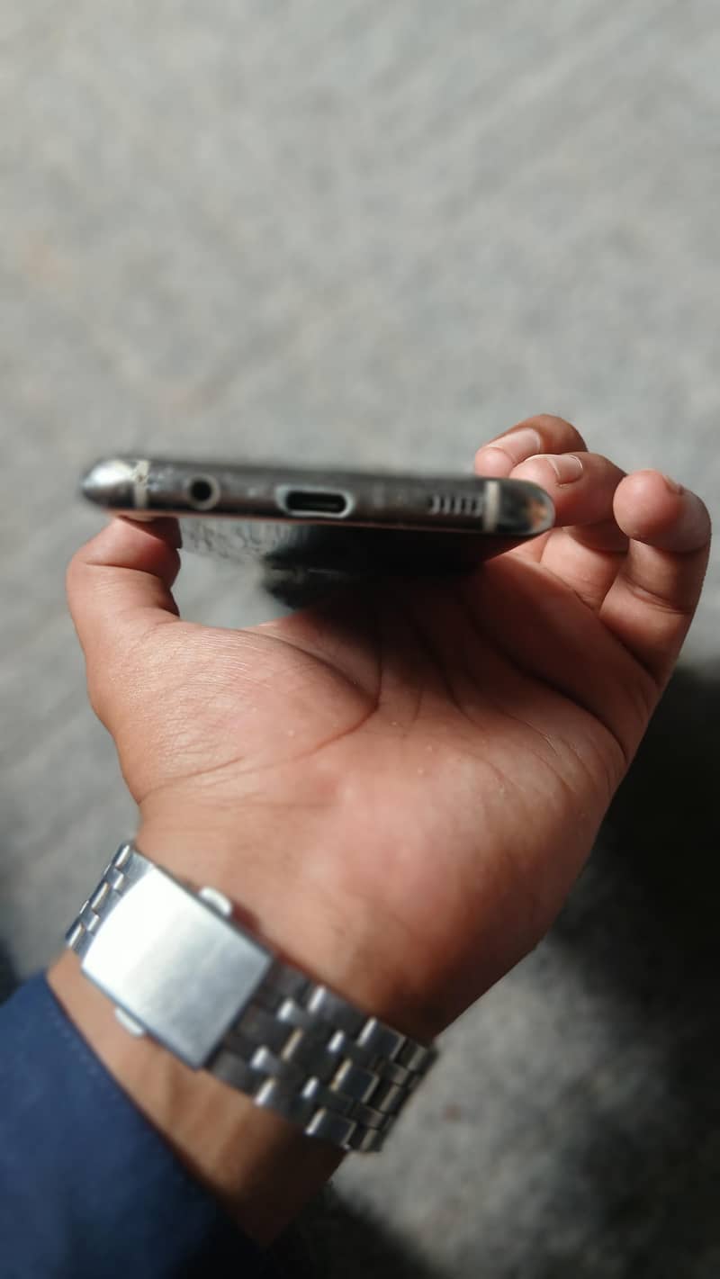 Samsung Mobile S8 Plus 4