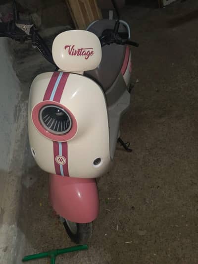 aima Scooty for sale 600watt 60km running in one charge