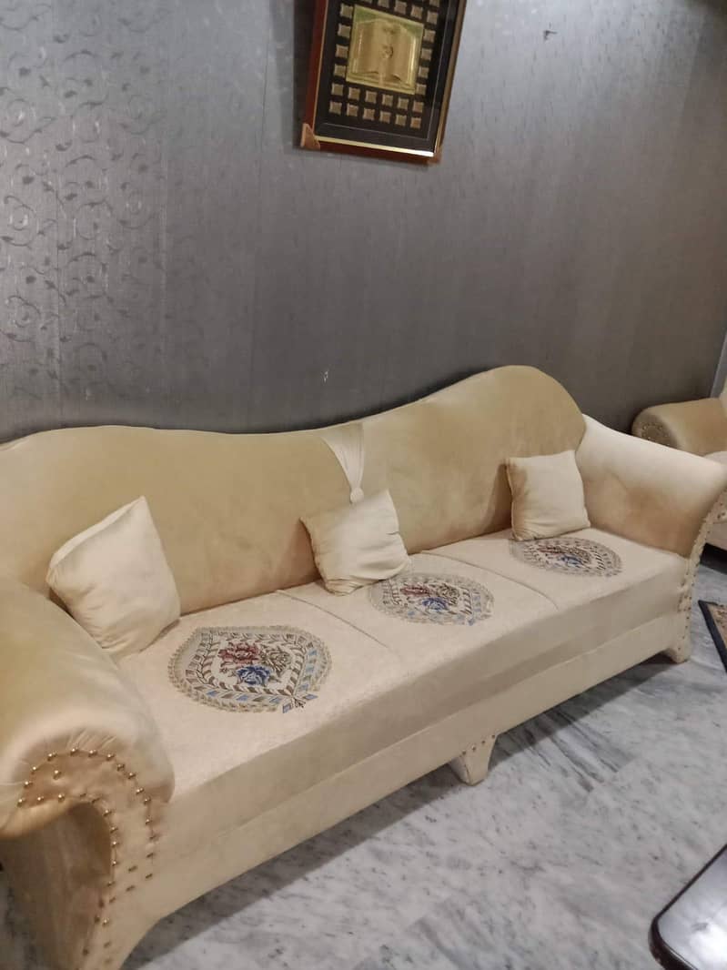 7 seater sofa set. 1
