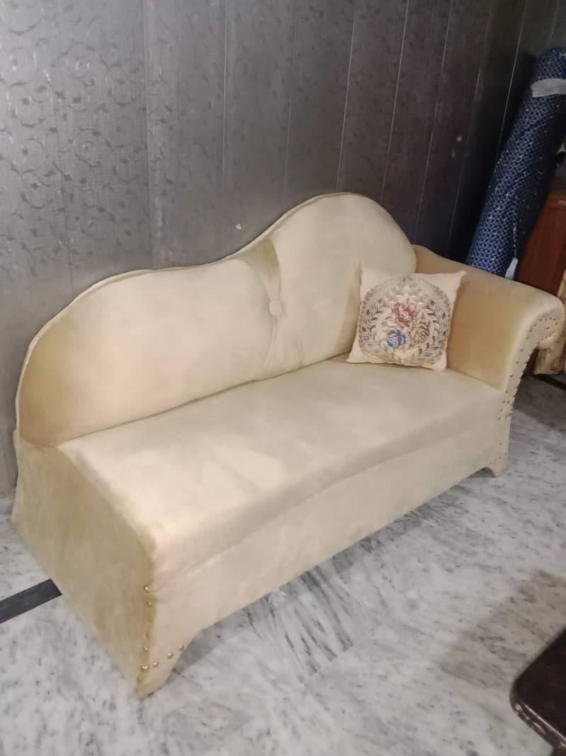 7 seater sofa set. 2