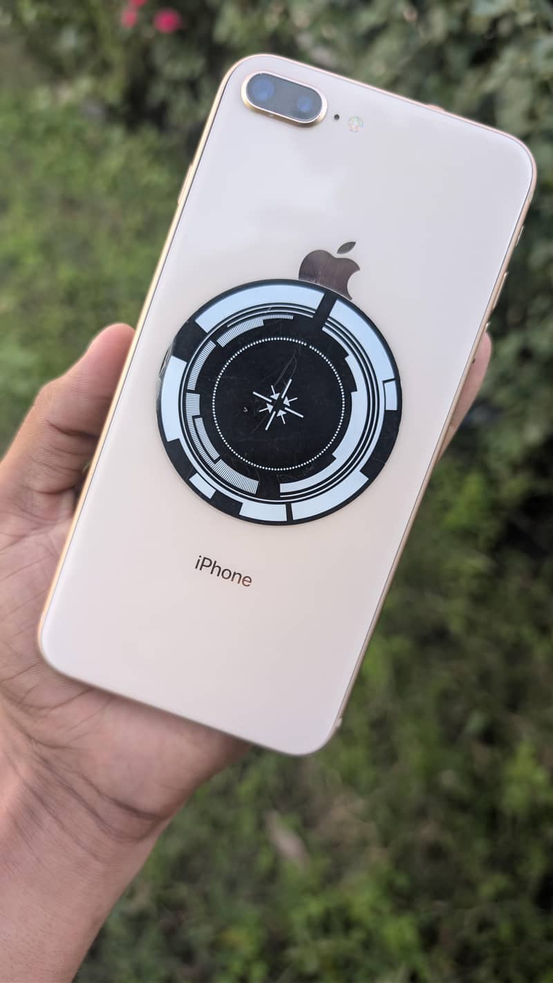 Apple iPhone 8 Plus 0
