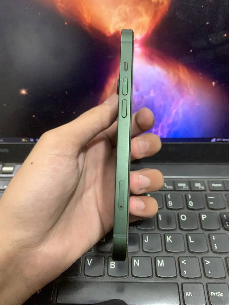 Apple iPhone 13 2