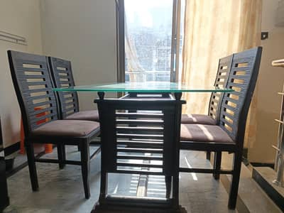 Glass Dining table in good condition