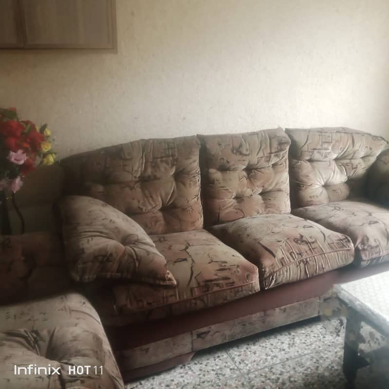 5 seaters sofa set . 1